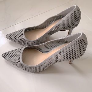 Cloudy Grey pumps